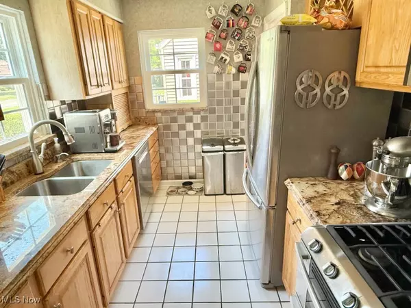 Bay Village, OH 44140,575 Columbia RD