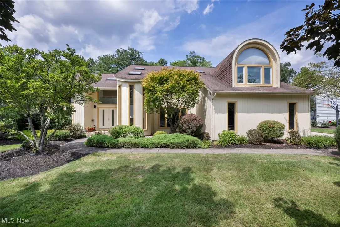 Chagrin Falls, OH 44022,155 Orange Tree DR