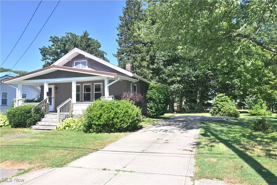 688 Grove ST, Conneaut, OH 44030