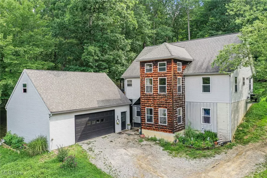 862 Walnut Dowler RD, Logan, OH 43138