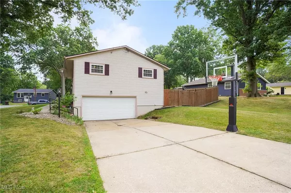 Stow, OH 44224,2584 Peach Tree CIR