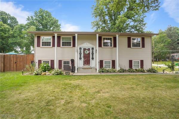 2584 Peach Tree CIR, Stow, OH 44224