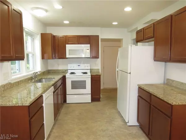 Madison, OH 44057,6424 N Ridge RD