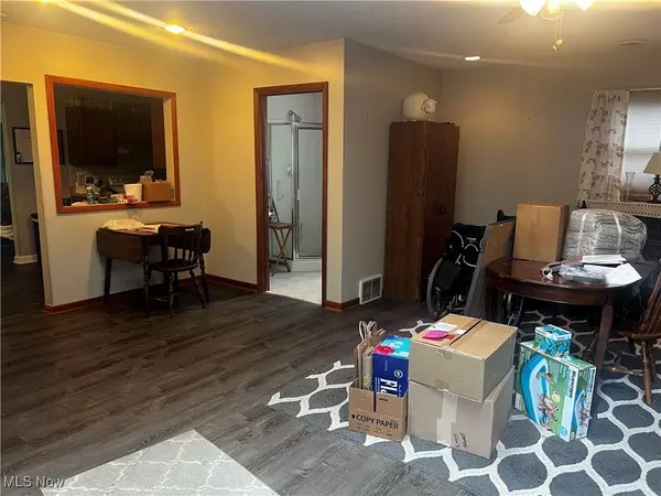 Cuyahoga Falls, OH 44221,831 Monroe AVE