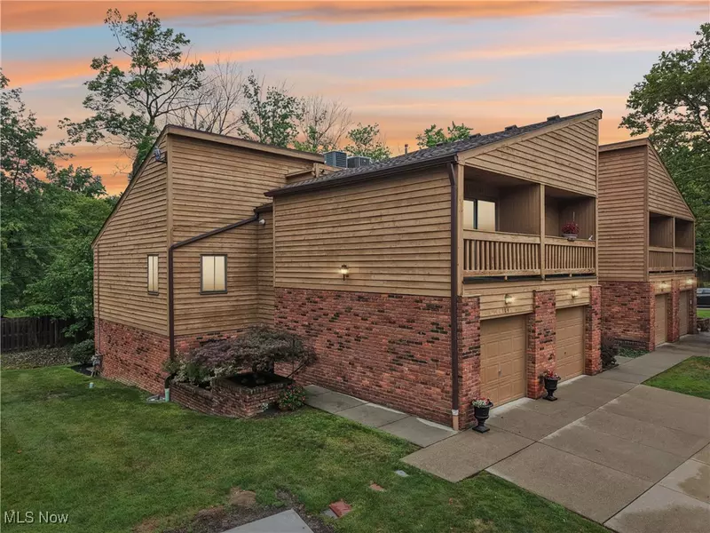 104 Kimrose LN, Broadview Heights, OH 44147