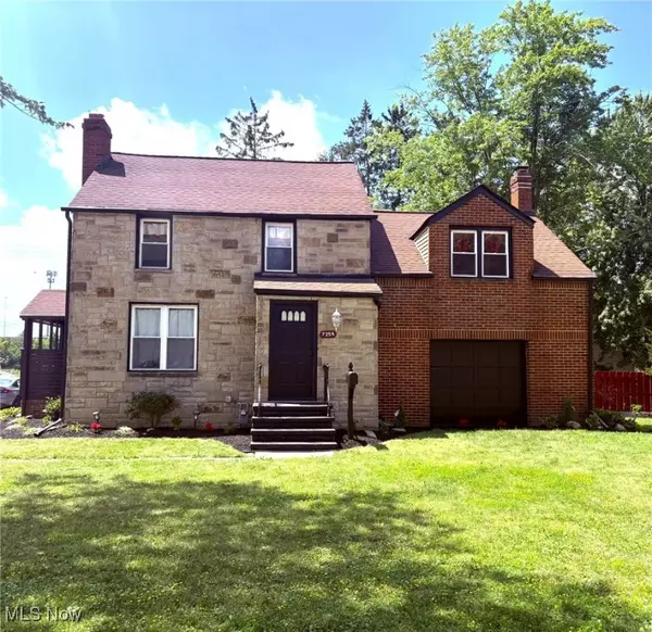 7254 Craigmere DR, Middleburg Heights, OH 44130