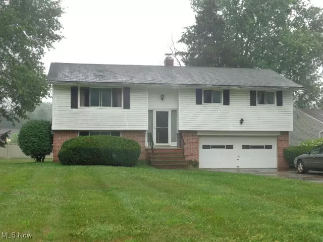 21113 Willow LN, Strongsville, OH 44149