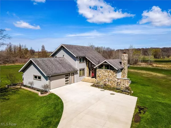 6421 Weaver RD, Conneaut, OH 44030