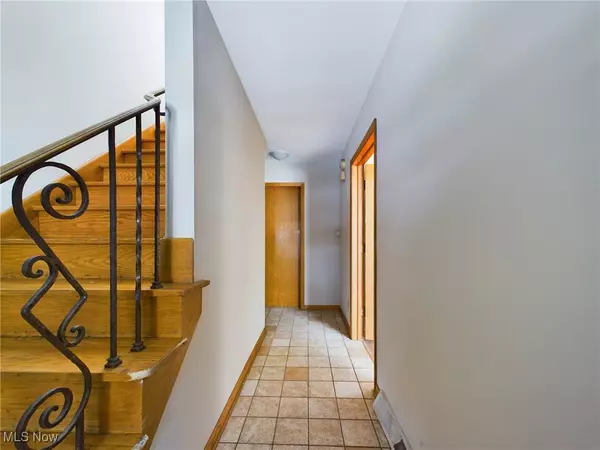 Akron, OH 44313,1834-1836 Cromwell DR