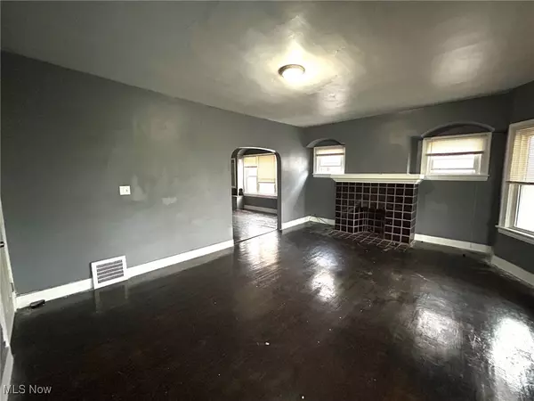 Cleveland, OH 44120,3290 E 116th ST