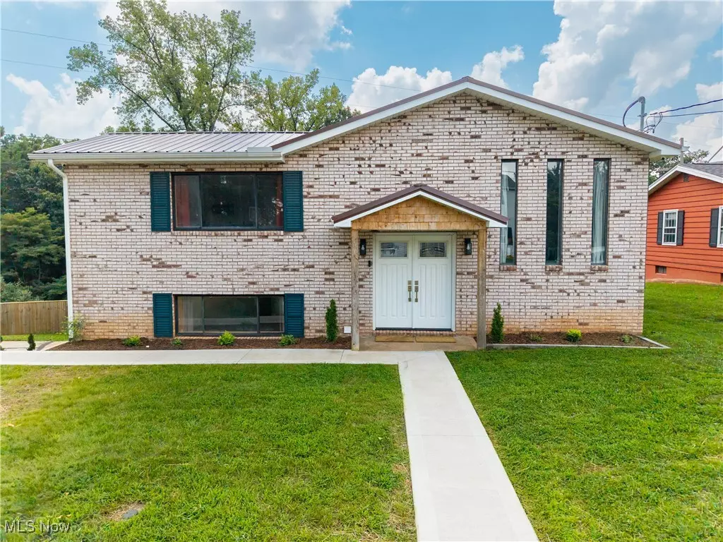 Vienna, WV 26105,1724 Forest Hills DR