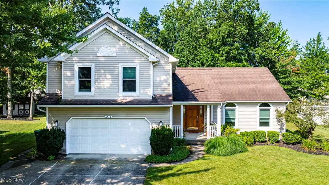 6642 Pear Tree LN, Mentor, OH 44060