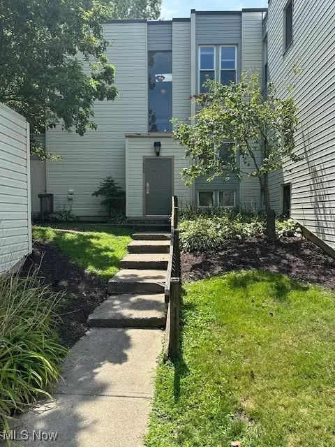 1655 Cedarwood DR #313, Westlake, OH 44145
