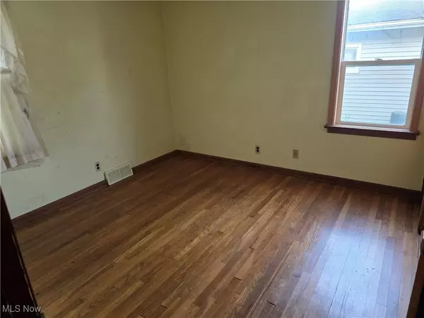 Parma, OH 44134,3119 Liggett DR