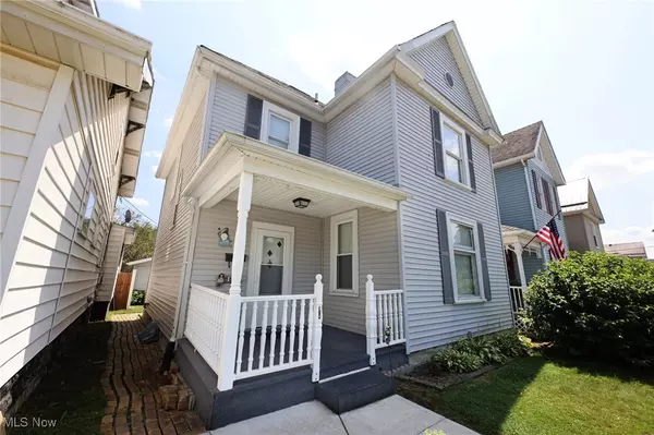 908 Phoenix AVE, Chester, WV 26034