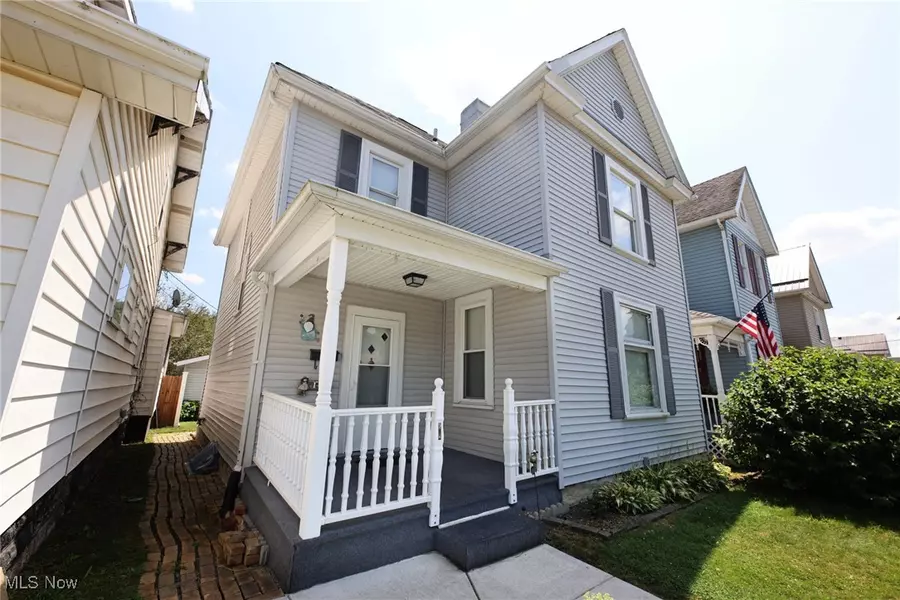 908 Phoenix AVE, Chester, WV 26034