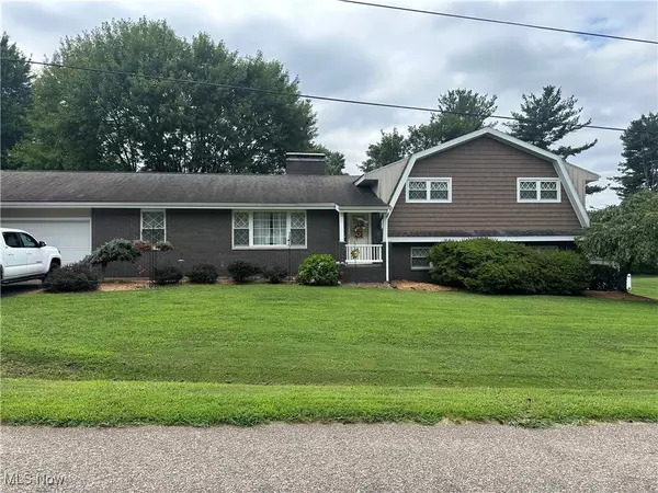 102 Morningside DR, Marietta, OH 45750