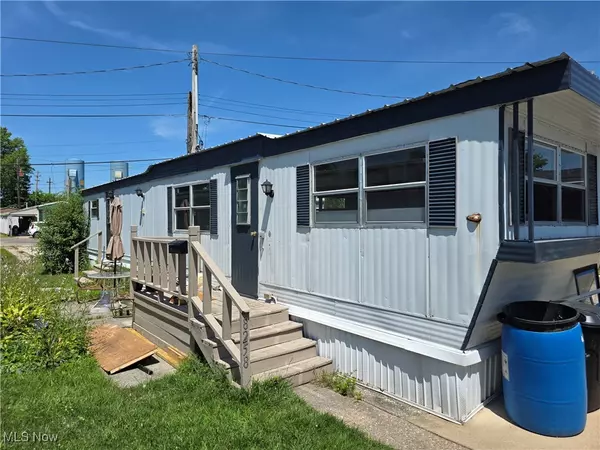 8258 Russell LN, Cleveland, OH 44130