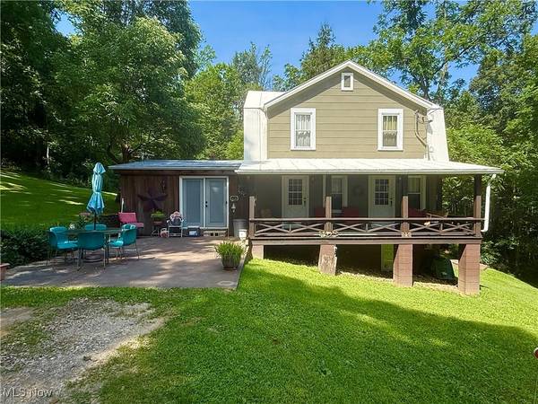 256 Little Ridge RD, St Marys, WV 26170