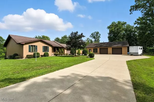 1371 N Dry Run RUN, Williamstown, WV 26187