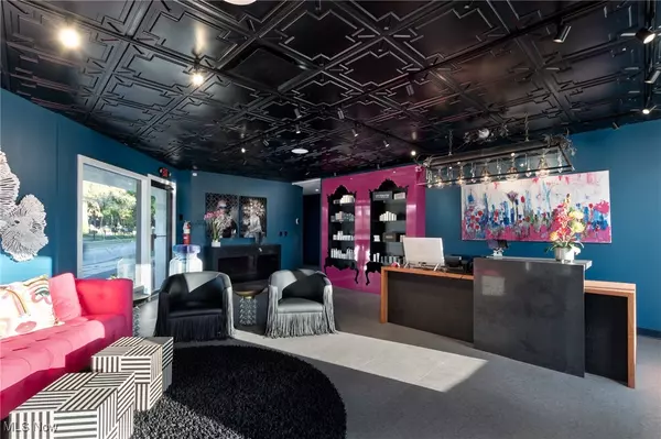 Cuyahoga Falls, OH 44221,2404 4th ST