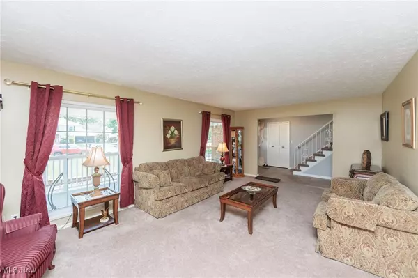Strongsville, OH 44136,17107 Hunting Meadows DR