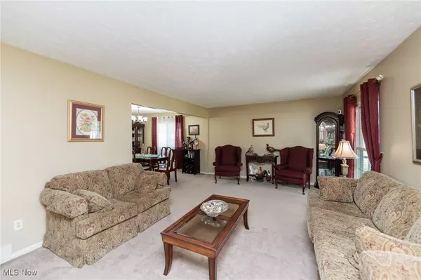 Strongsville, OH 44136,17107 Hunting Meadows DR