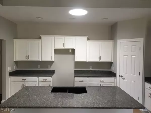 Poland, OH 44514,9264 Sharrott RD #1004