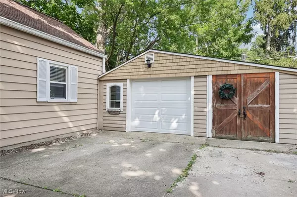 Cuyahoga Falls, OH 44223,2323 27th ST