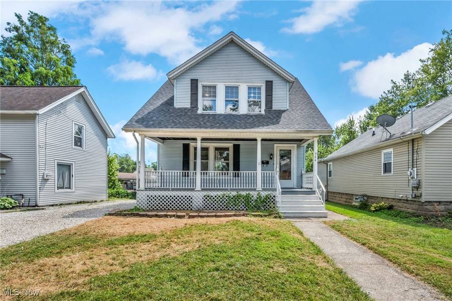 924 Walnut ST, Elyria, OH 44035