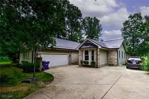 160 Beechwood DR, Cortland, OH 44410