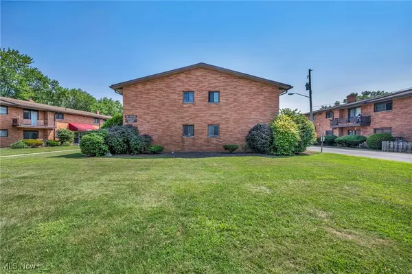 North Olmsted, OH 44070,24597 Clareshire DR