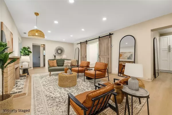 Seven Hills, OH 44131,433 Chestnut RD