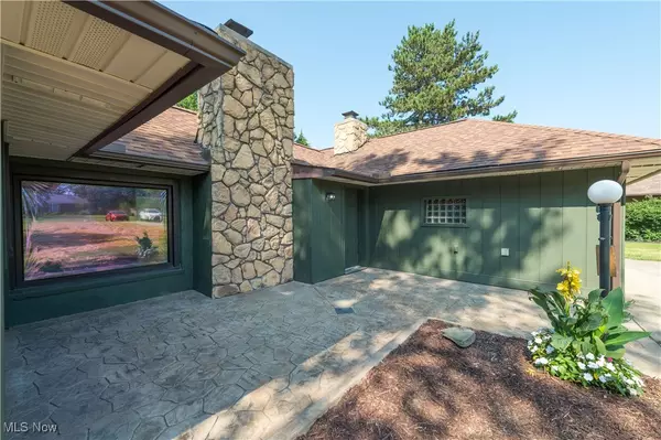 Seven Hills, OH 44131,433 Chestnut RD