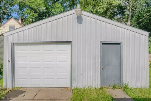 Canton, OH 44705,1809 Saint Elmo AVE NE