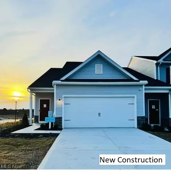 411 Honeycrisp DR NE, Louisville, OH 44641