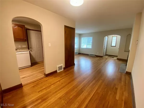 Akron, OH 44310,1093 N Main ST