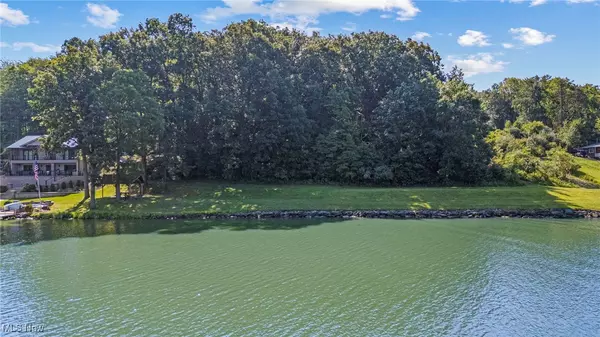 490 E Mohawk DR, Malvern, OH 44644