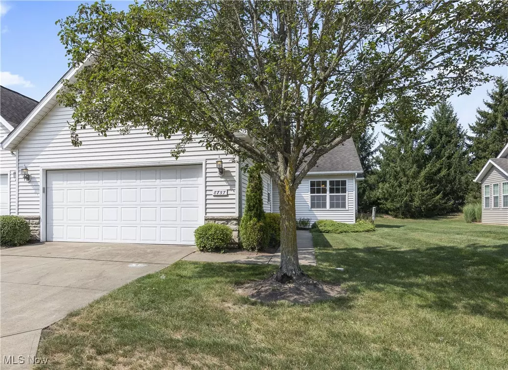 Olmsted Falls, OH 44138,8757 Roberts CT #25C