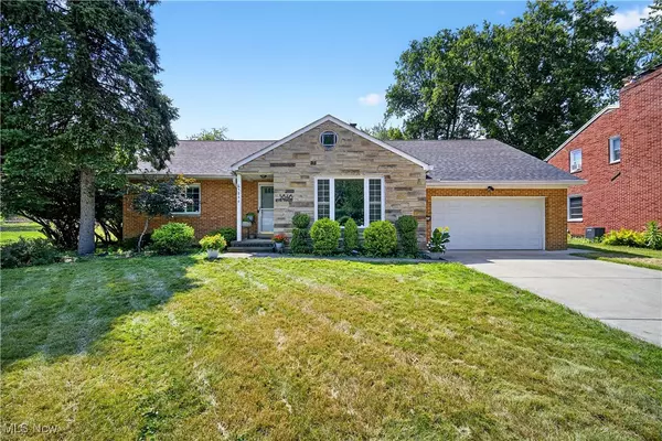5846 Royal Parkway DR, Parma Heights, OH 44130