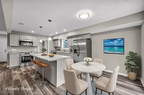 Olmsted Falls, OH 44138,8883 Holly LN #32