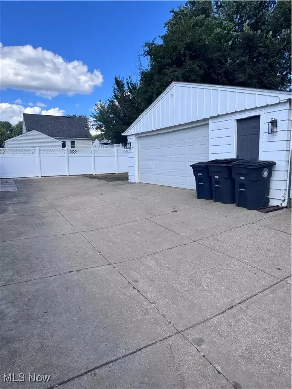Akron, OH 44301,23 Selden AVE