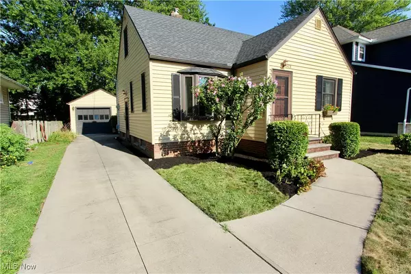 Bay Village, OH 44140,513 Kenilworth RD