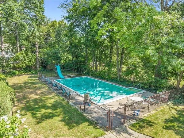 Shaker Heights, OH 44120,2717 Leighton RD