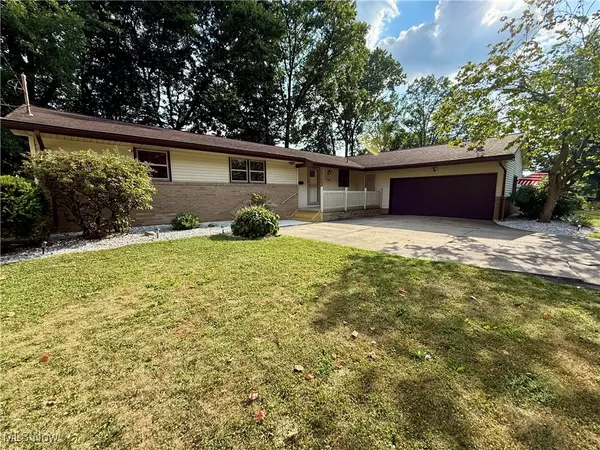 767 Forest Ridge DR, Youngstown, OH 44512