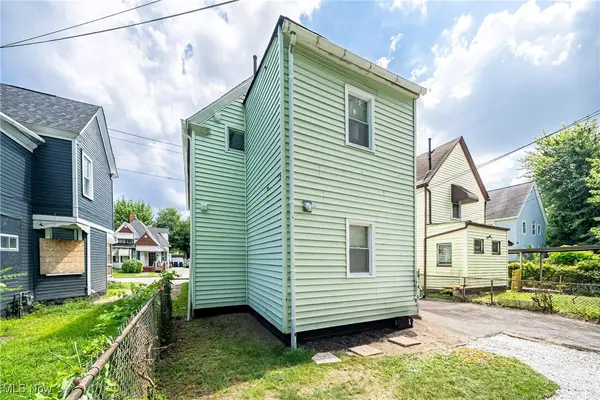 Cleveland, OH 44106,2348 E 86th ST
