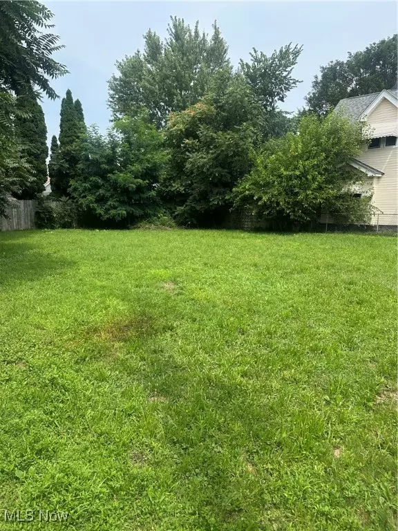 1610 Crestline AVE, Cleveland, OH 44109