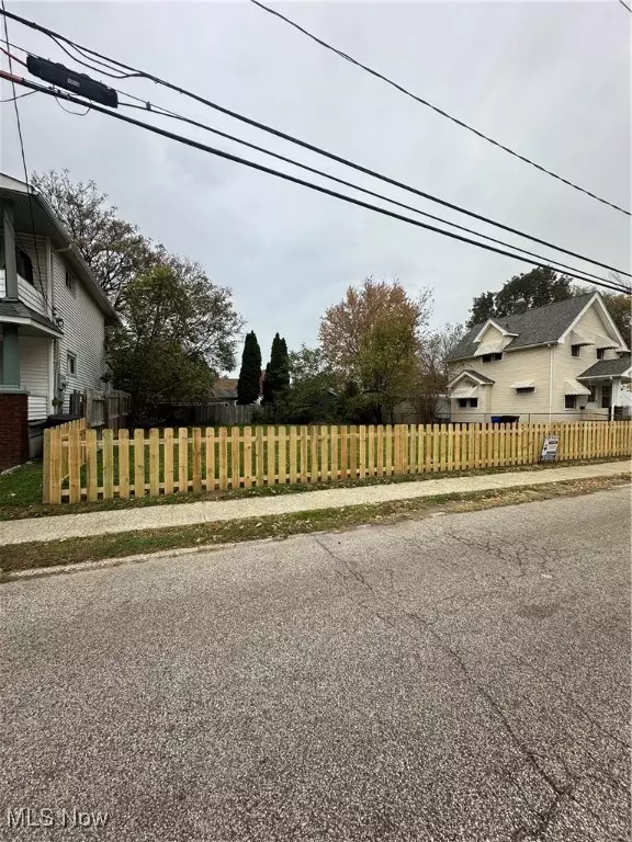 Cleveland, OH 44109,1610 Crestline AVE