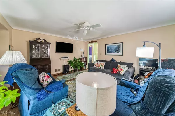 Parma, OH 44134,3902 Woodway RD