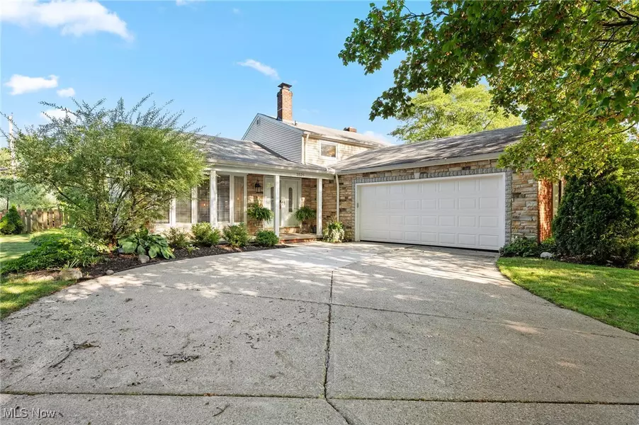 3525 Chrisfield DR, Rocky River, OH 44116